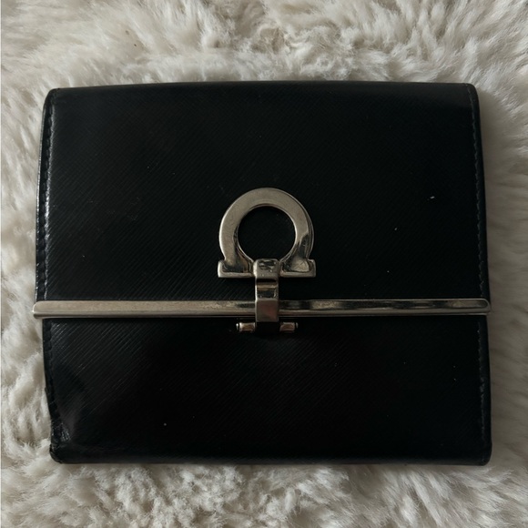 Salvatore Ferragamo - Gancini Key Ring Black Leather Bi Fold Wallet - Picture 2 of 16